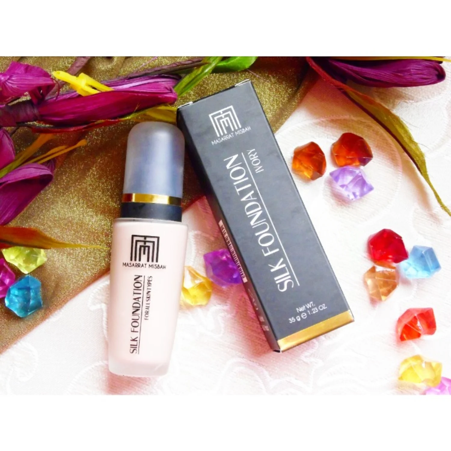2_1754344742.webp Masarrat Misbah Silk Foundation 35ml | Oil Control Moisturizing Soft-Matte Long-Wear Base - Image 3